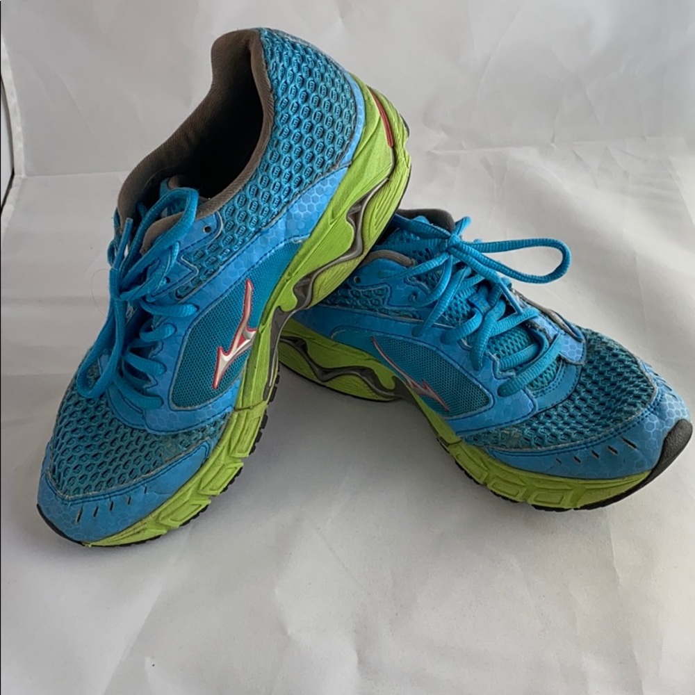 Mizuno running shoes